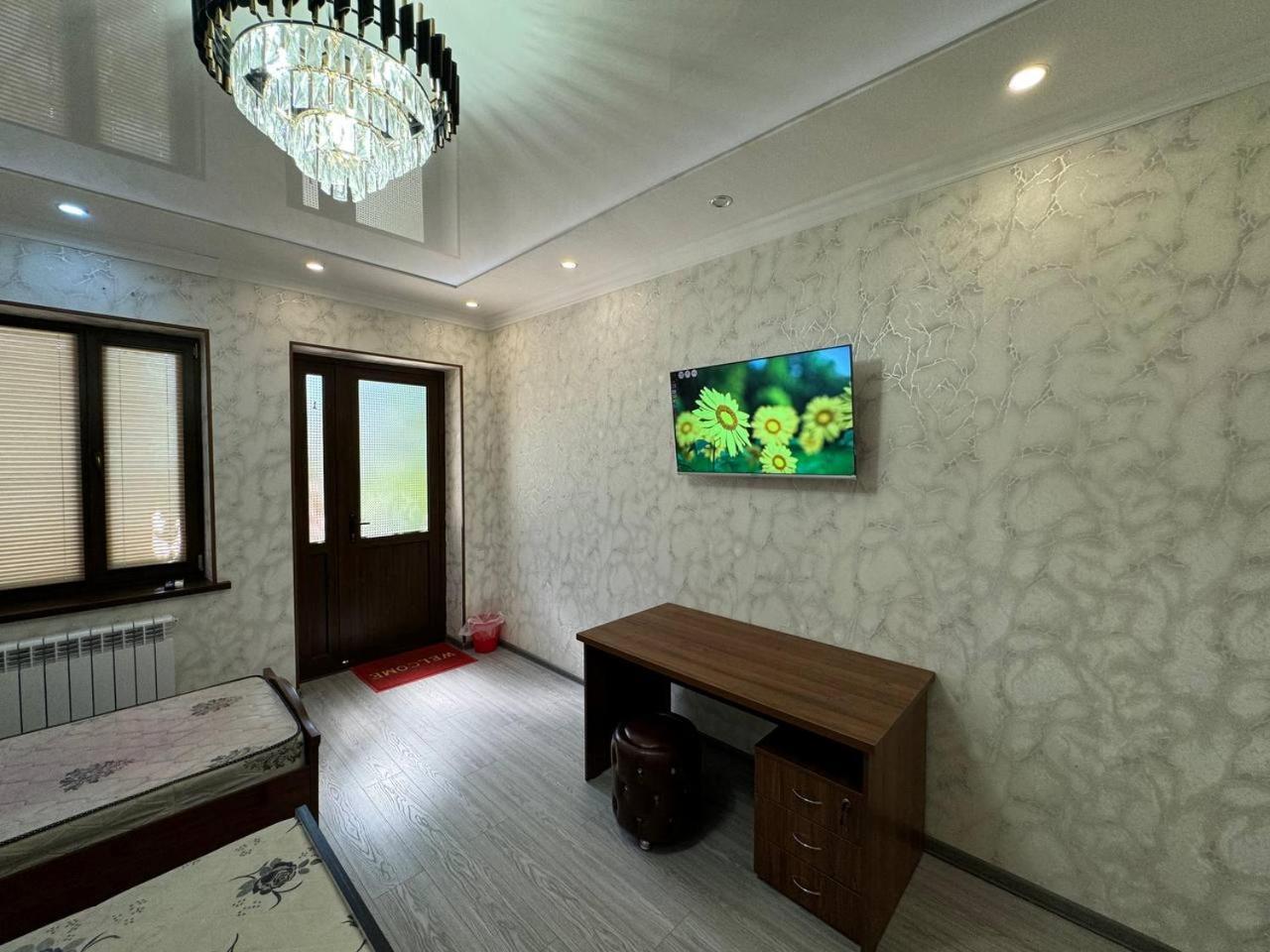 Дом Отель Бадамзар Tashkent Esterno foto